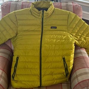 Patagonia Men’s Down Sweater Large. Very gently used.